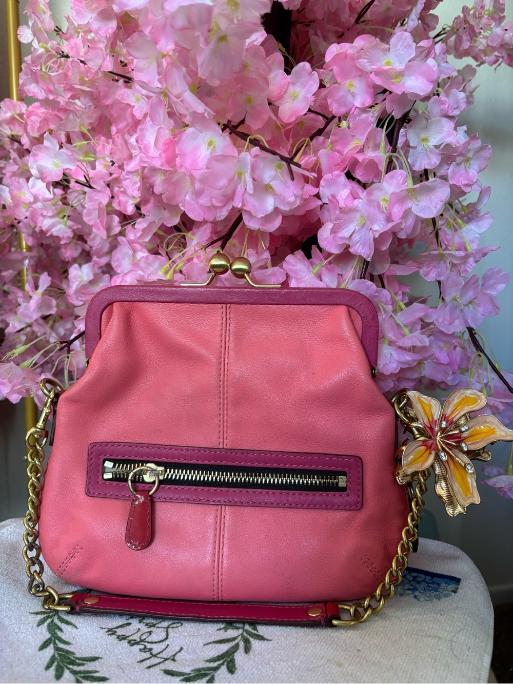 Vintage Coach Bonnie Kisslock Framed handbag in coral pink